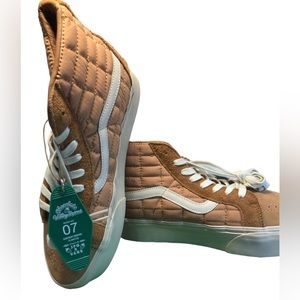 Vans Vault Sk8-Hi Reissue Platform LX
Joe Freshgoods Chocolat Valley Resort 10.5